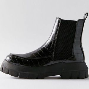 New Urban Outfitters Eden Black Boot